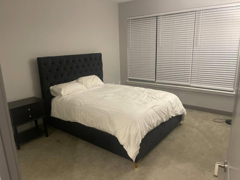 Luxurious & Spacious 1 Bedroom แฮมป์ตัน ภายนอก รูปภาพ